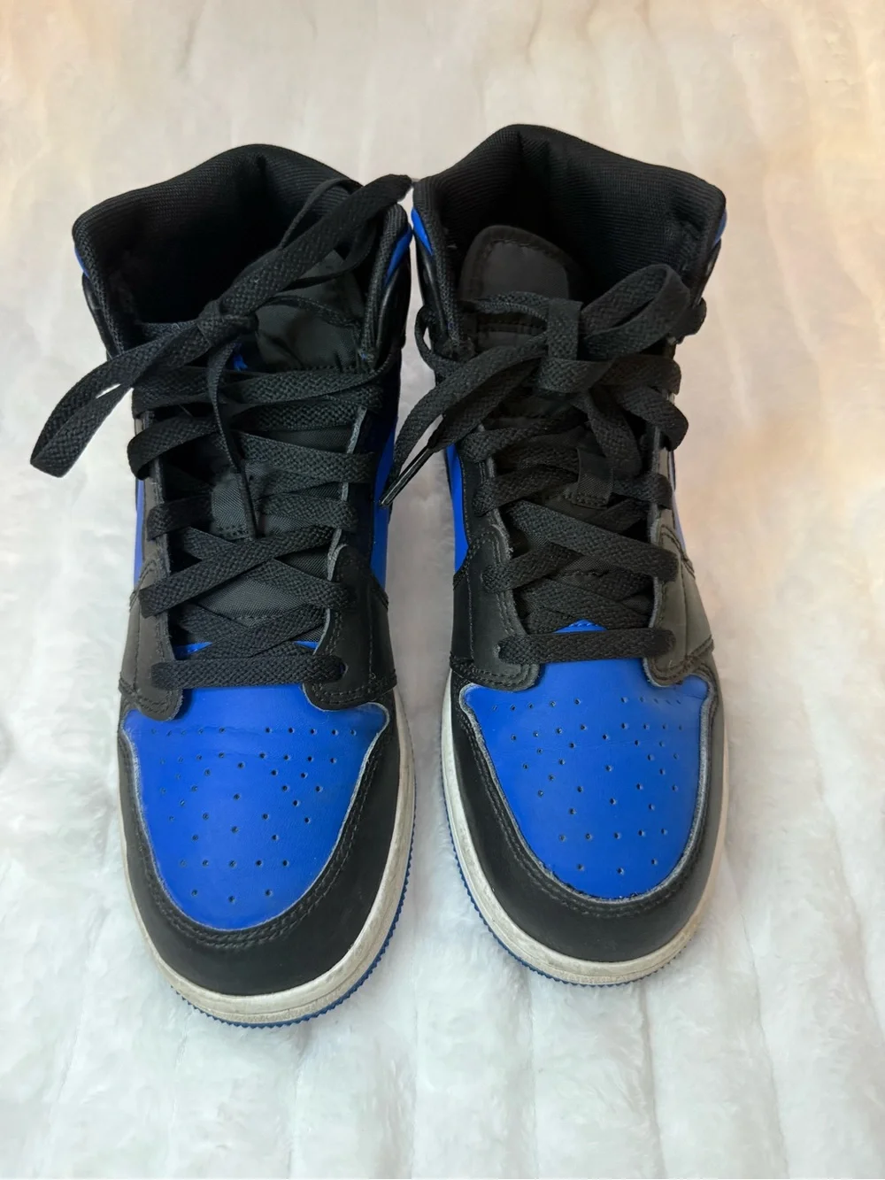 Nike Kids High-Top Lace-Up Sneakers in Black and Blue